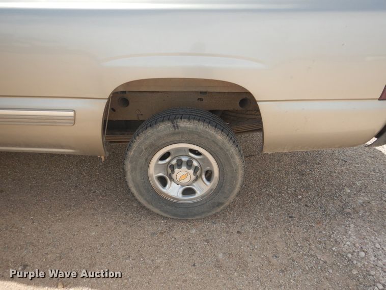 image for item HC9053 2000 Chevrolet Silverado 2500  pickup truck