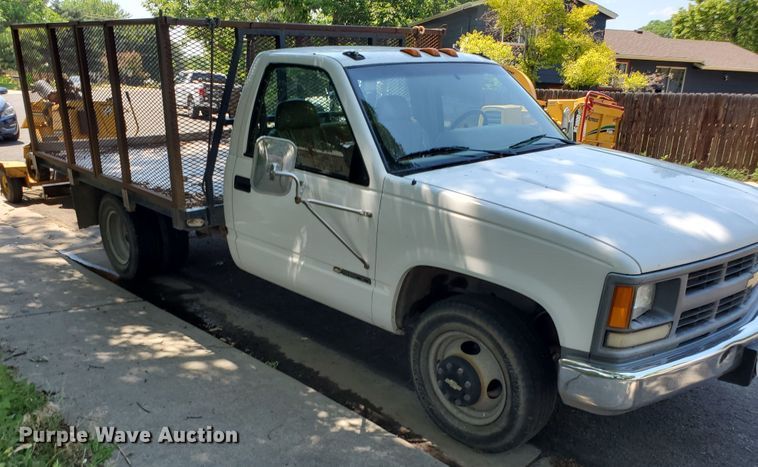 image for item HK9033 1995 Chevrolet C3500  flatbed pickup truck