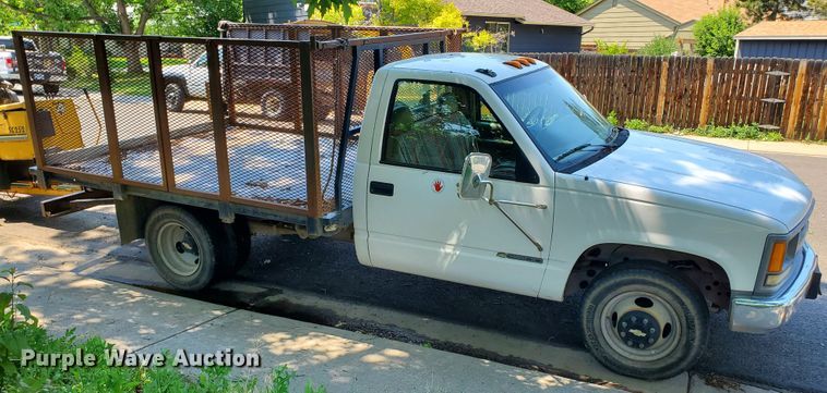 image for item HK9033 1995 Chevrolet C3500  flatbed pickup truck
