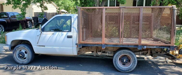 image for item HK9033 1995 Chevrolet C3500  flatbed pickup truck