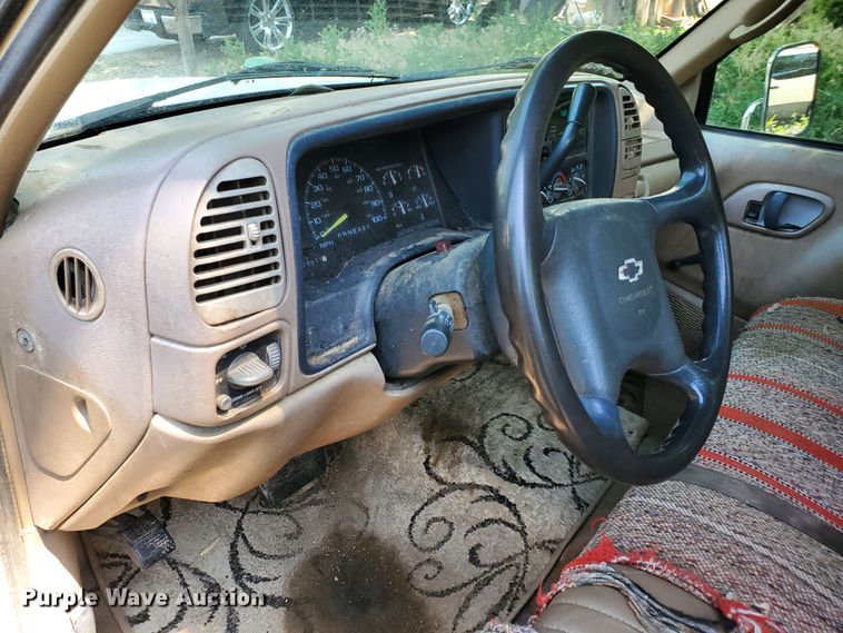 image for item HK9033 1995 Chevrolet C3500  flatbed pickup truck