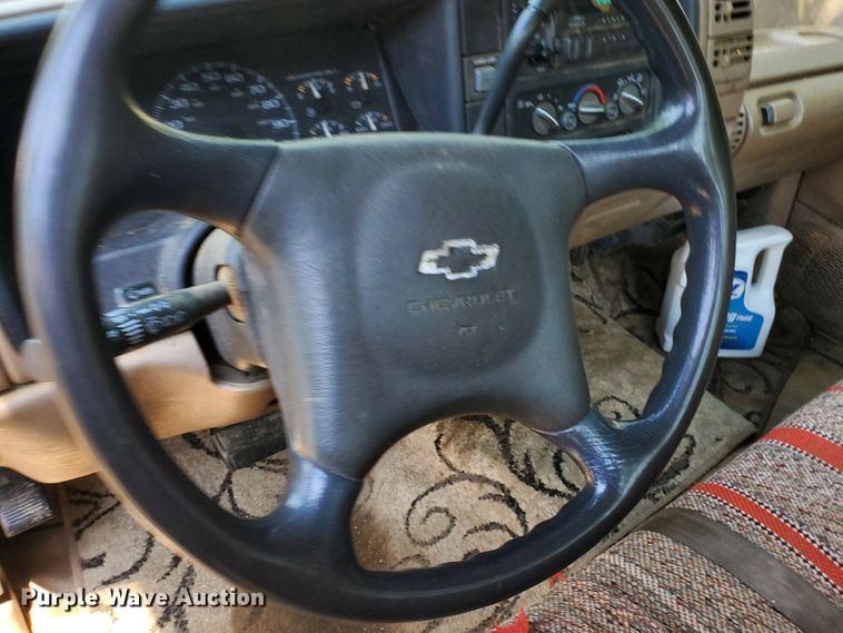 image for item HK9033 1995 Chevrolet C3500  flatbed pickup truck