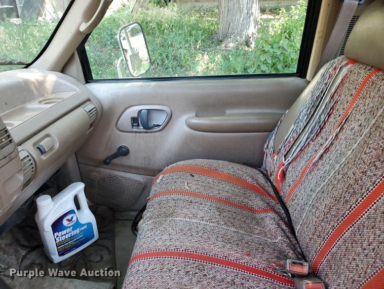 image for item HK9033 1995 Chevrolet C3500  flatbed pickup truck