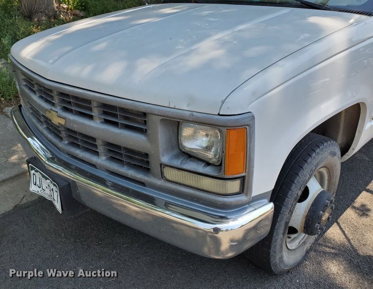 image for item HK9033 1995 Chevrolet C3500  flatbed pickup truck