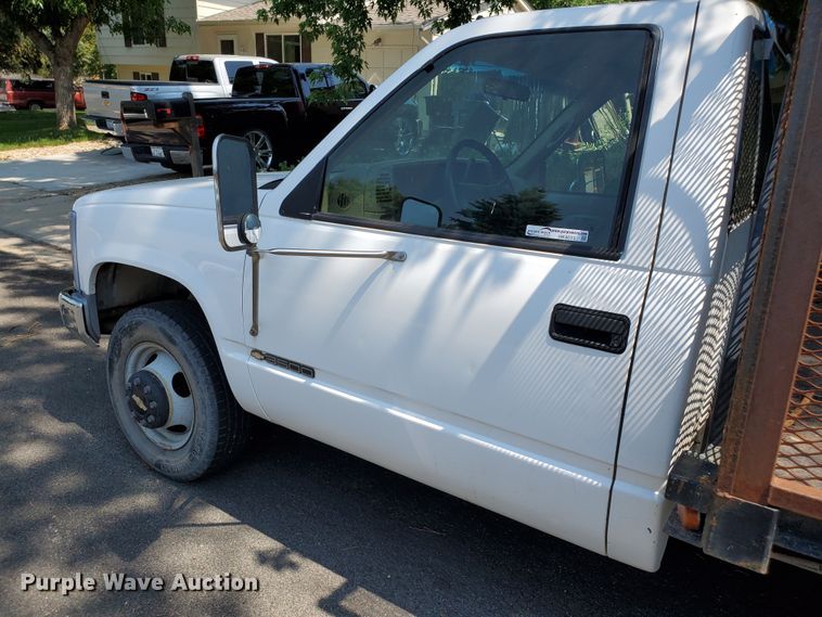 image for item HK9033 1995 Chevrolet C3500  flatbed pickup truck