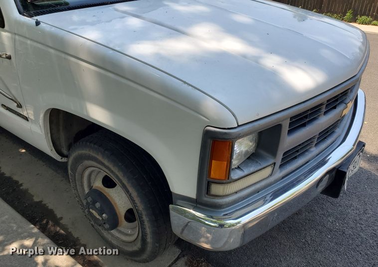 image for item HK9033 1995 Chevrolet C3500  flatbed pickup truck