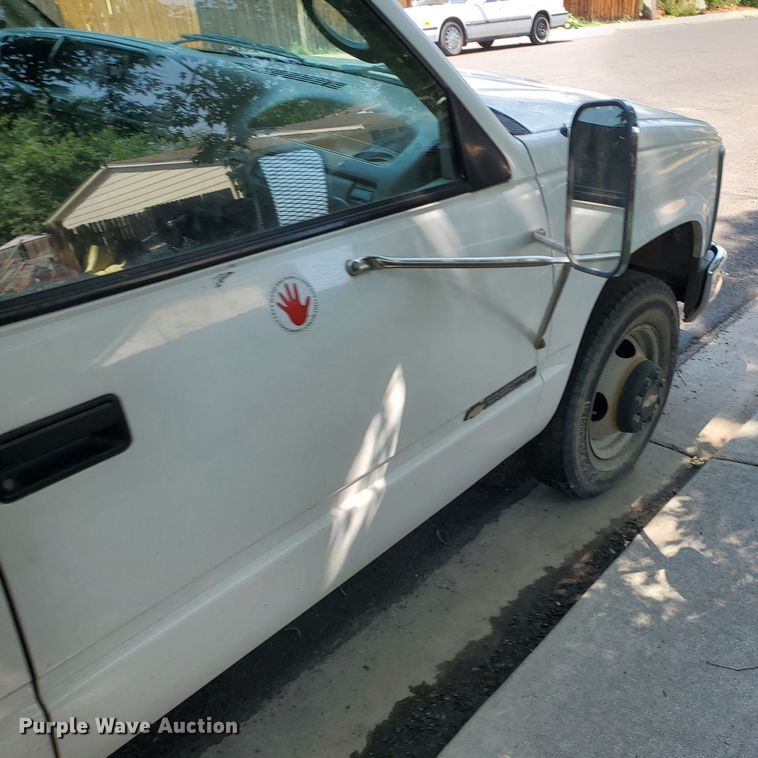 image for item HK9033 1995 Chevrolet C3500  flatbed pickup truck