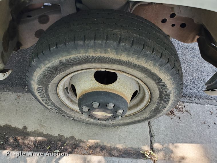 image for item HK9033 1995 Chevrolet C3500  flatbed pickup truck