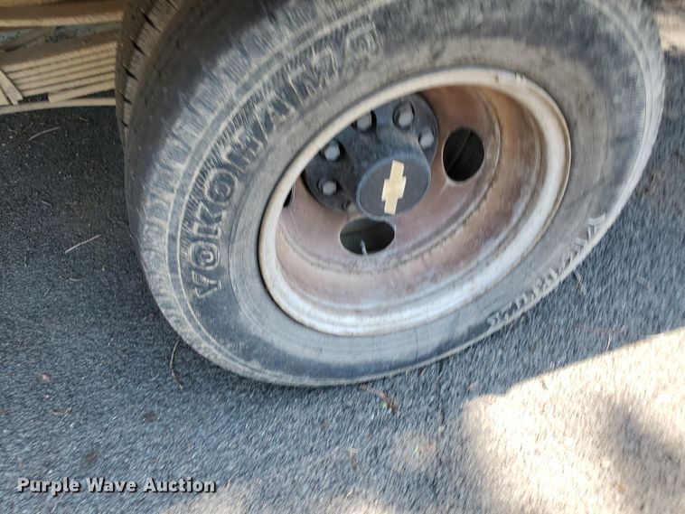 image for item HK9033 1995 Chevrolet C3500  flatbed pickup truck