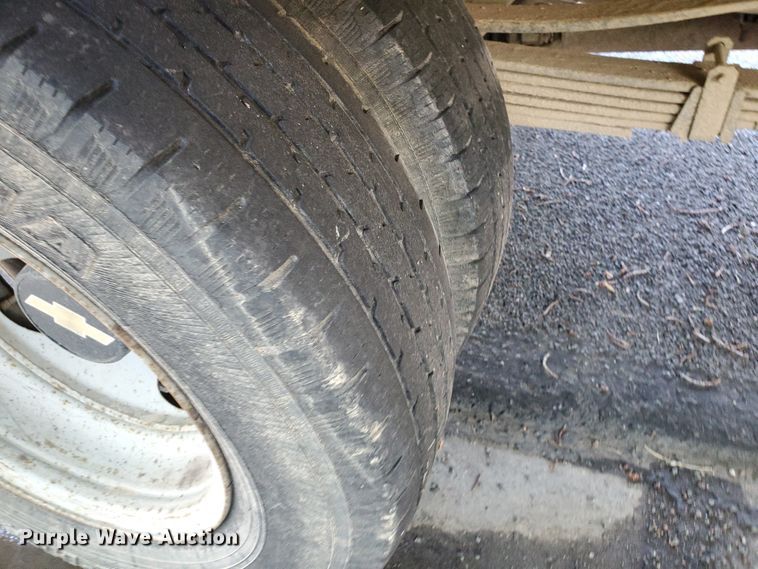 image for item HK9033 1995 Chevrolet C3500  flatbed pickup truck