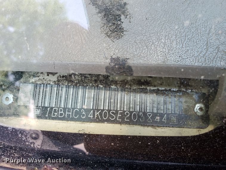 image for item HK9033 1995 Chevrolet C3500  flatbed pickup truck