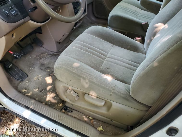 image for item HK9034 1998 Toyota Sienna LE  van