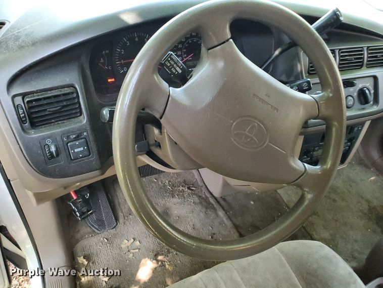 image for item HK9034 1998 Toyota Sienna LE  van