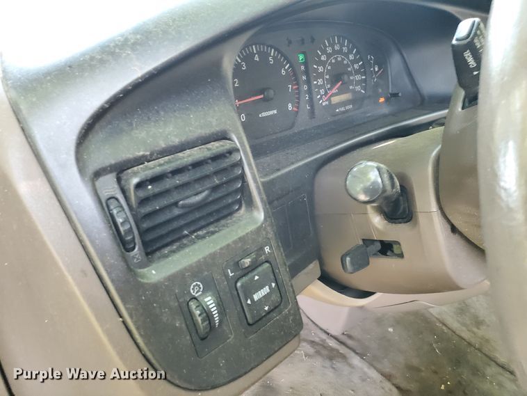 image for item HK9034 1998 Toyota Sienna LE  van