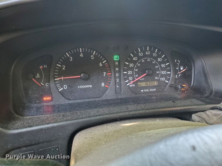 image for item HK9034 1998 Toyota Sienna LE  van