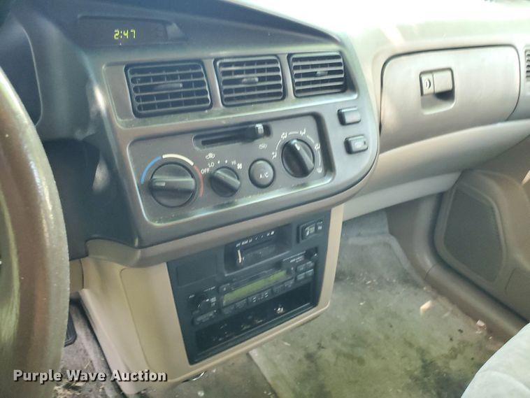 image for item HK9034 1998 Toyota Sienna LE  van