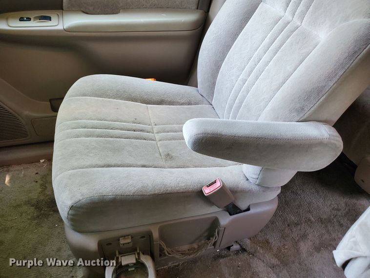 image for item HK9034 1998 Toyota Sienna LE  van