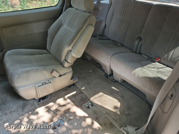 image for item HK9034 1998 Toyota Sienna LE  van