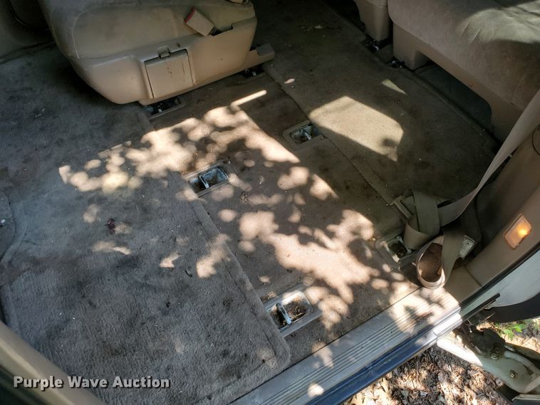 image for item HK9034 1998 Toyota Sienna LE  van