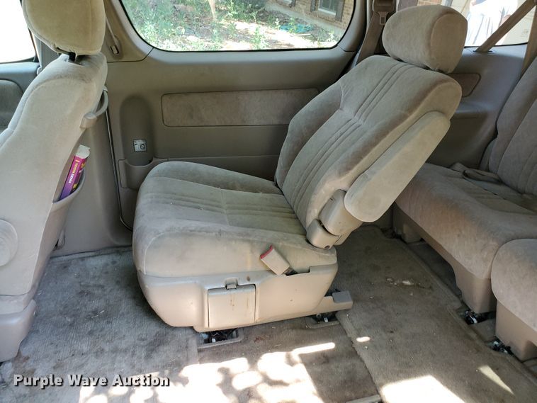 image for item HK9034 1998 Toyota Sienna LE  van