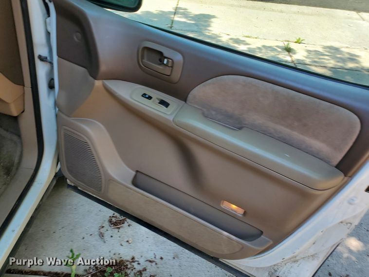image for item HK9034 1998 Toyota Sienna LE  van