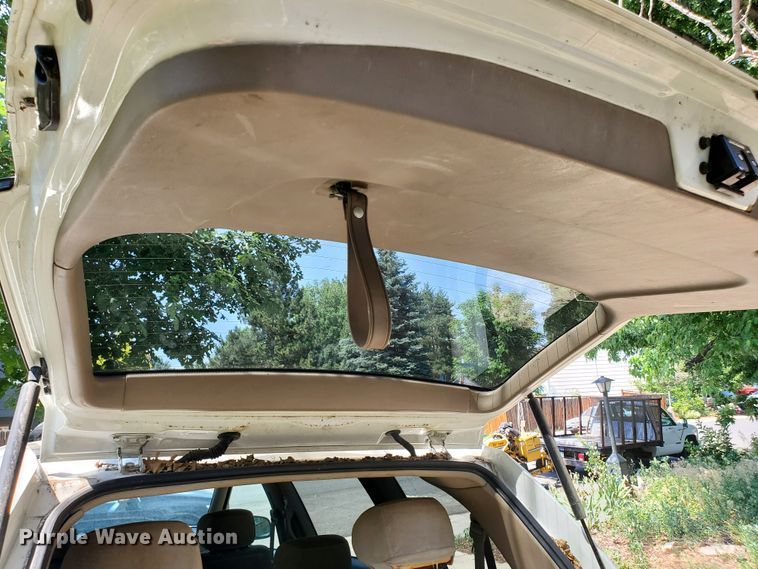 image for item HK9034 1998 Toyota Sienna LE  van