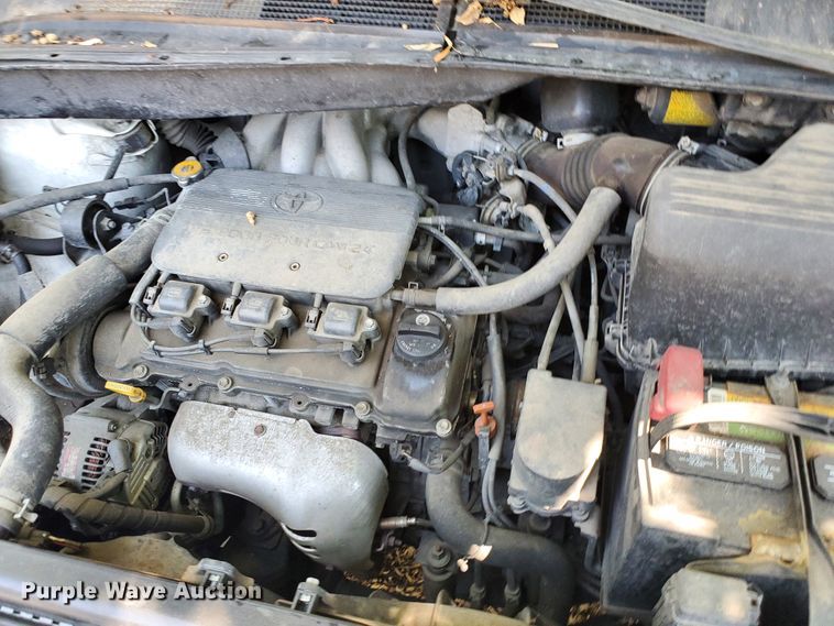 image for item HK9034 1998 Toyota Sienna LE  van