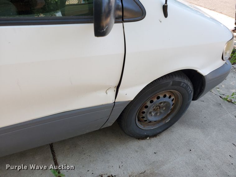 image for item HK9034 1998 Toyota Sienna LE  van