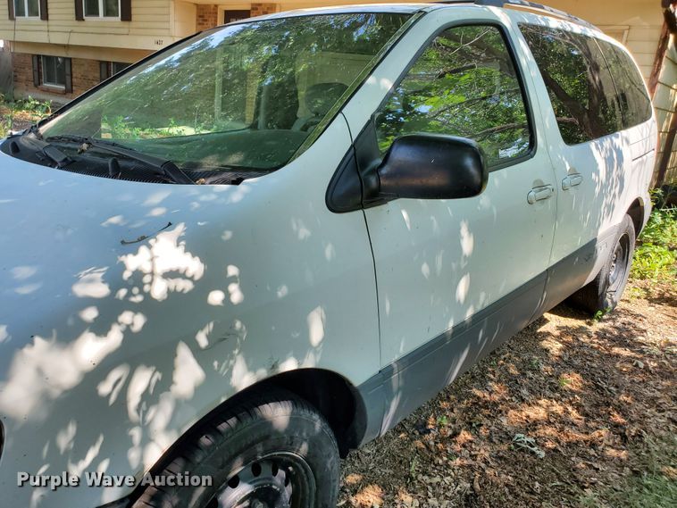 image for item HK9034 1998 Toyota Sienna LE  van