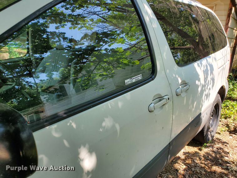 image for item HK9034 1998 Toyota Sienna LE  van