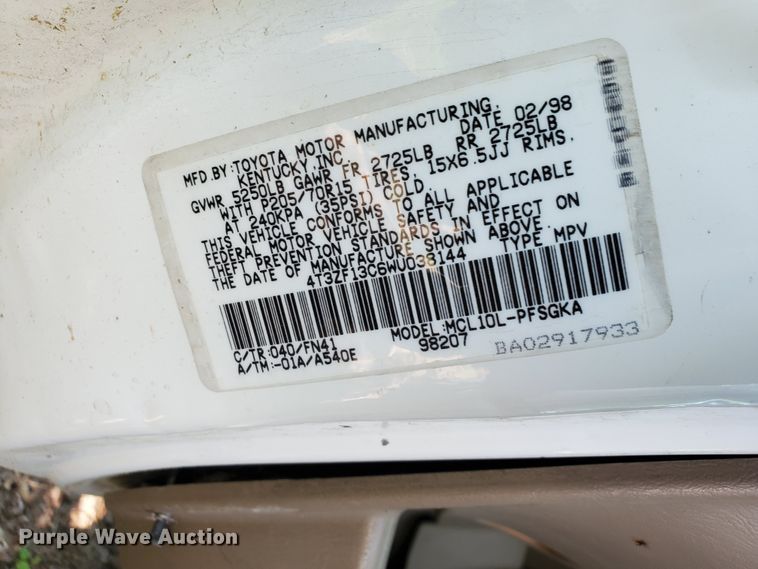 image for item HK9034 1998 Toyota Sienna LE  van