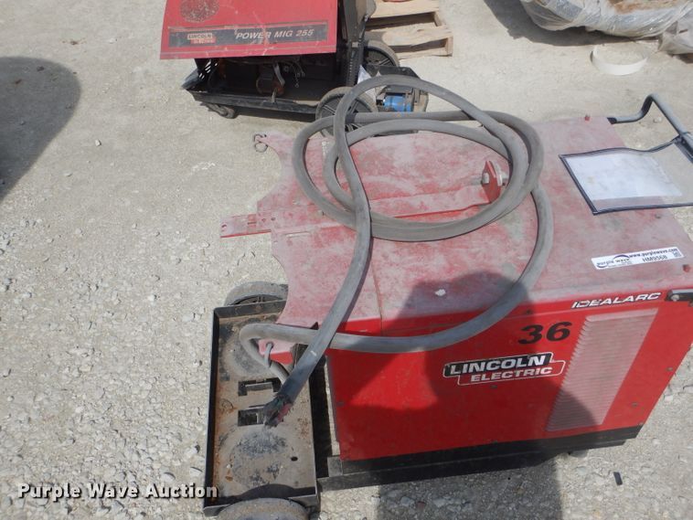 image for item HM9568 Lincoln Idealarc CV305 welder
