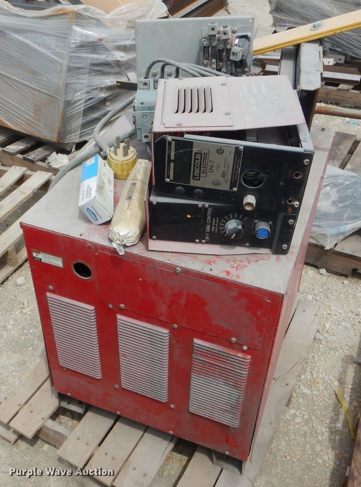 image for item HM9580 Lincoln Tig 250/250 welder