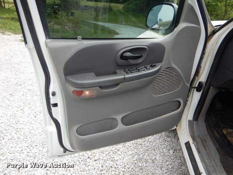 image for item HM9599 2003 Ford F150 Lariat  SuperCrew pickup truck