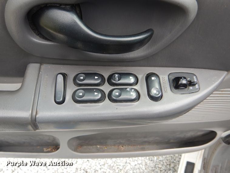 image for item HM9599 2003 Ford F150 Lariat  SuperCrew pickup truck