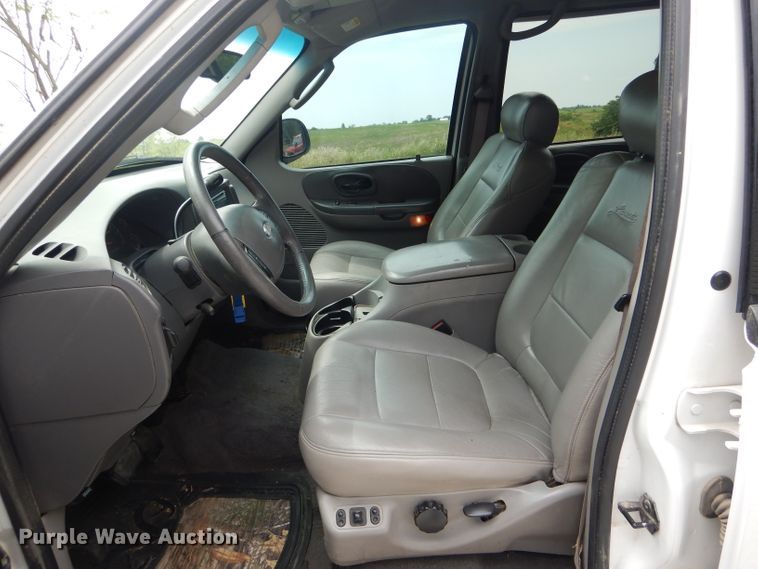 image for item HM9599 2003 Ford F150 Lariat  SuperCrew pickup truck