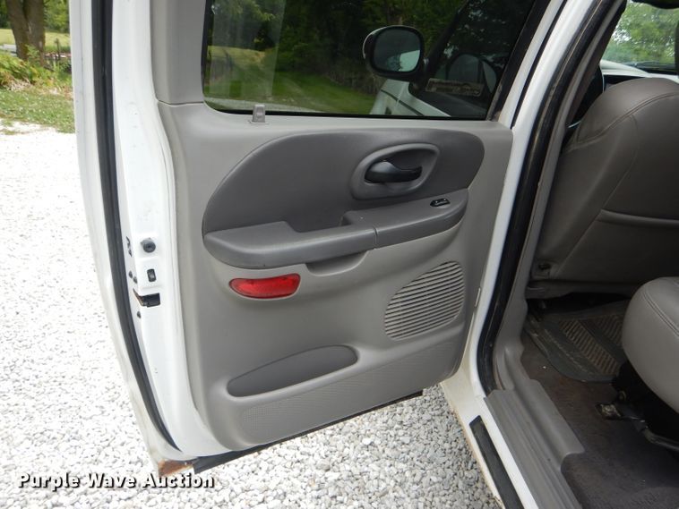 image for item HM9599 2003 Ford F150 Lariat  SuperCrew pickup truck