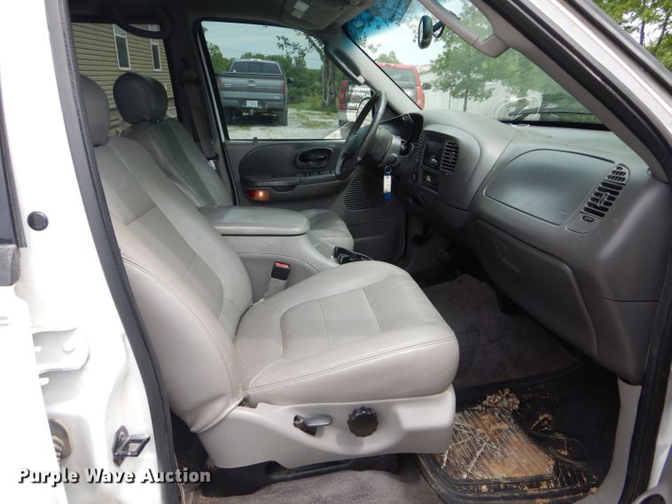 image for item HM9599 2003 Ford F150 Lariat  SuperCrew pickup truck