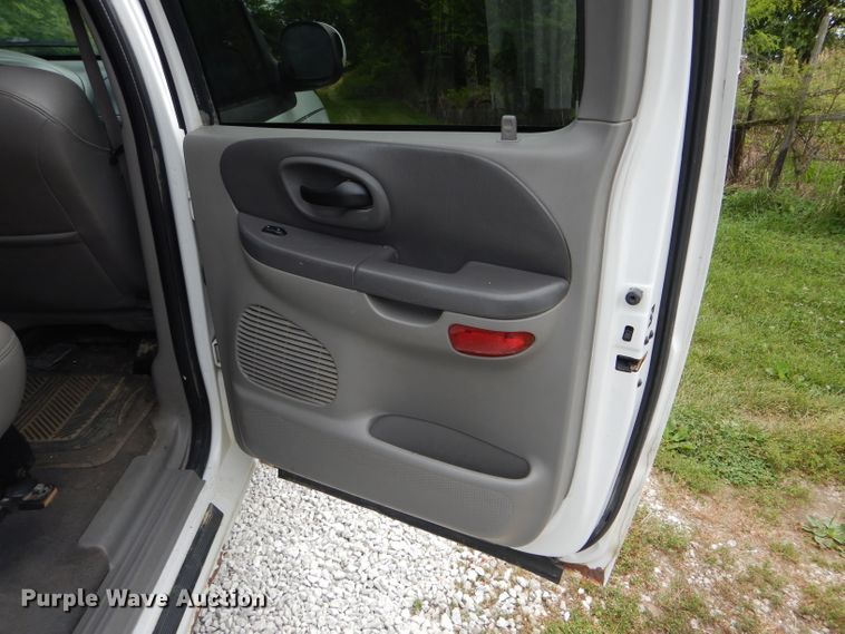 image for item HM9599 2003 Ford F150 Lariat  SuperCrew pickup truck