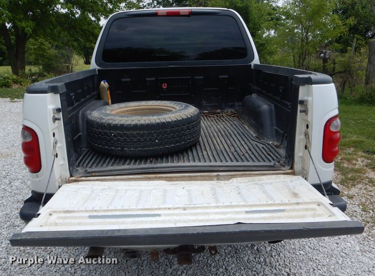 image for item HM9599 2003 Ford F150 Lariat  SuperCrew pickup truck