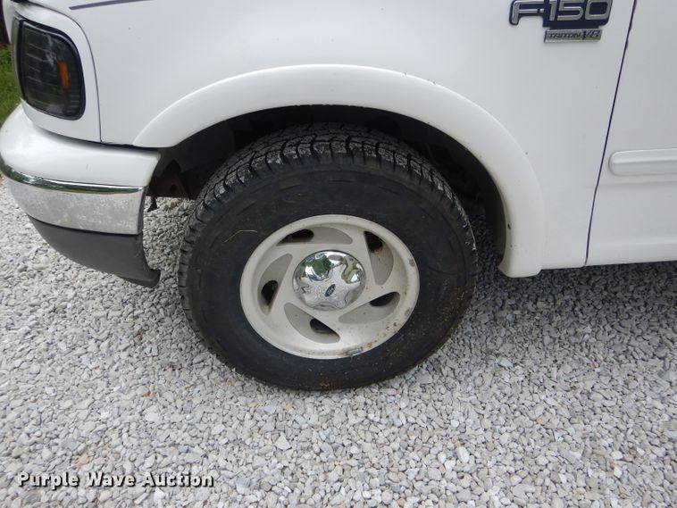 image for item HM9599 2003 Ford F150 Lariat  SuperCrew pickup truck