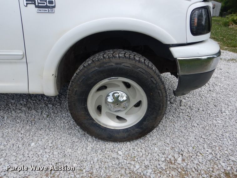 image for item HM9599 2003 Ford F150 Lariat  SuperCrew pickup truck