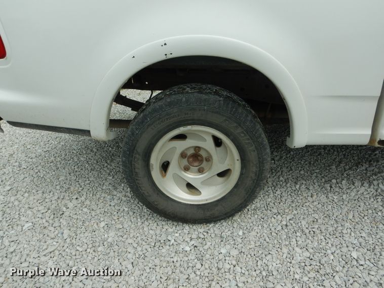 image for item HM9599 2003 Ford F150 Lariat  SuperCrew pickup truck