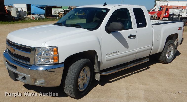 image for item HM9617 2013 Chevrolet Silverado 1500LT  Ext. Cab pickup truck