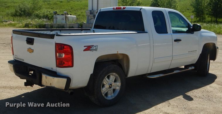 image for item HM9617 2013 Chevrolet Silverado 1500LT  Ext. Cab pickup truck