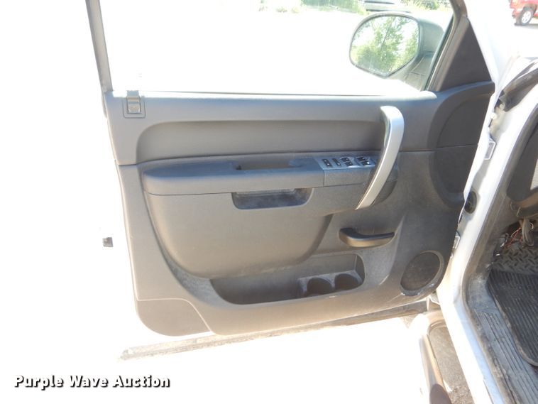 image for item HM9617 2013 Chevrolet Silverado 1500LT  Ext. Cab pickup truck