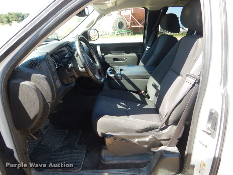 image for item HM9617 2013 Chevrolet Silverado 1500LT  Ext. Cab pickup truck