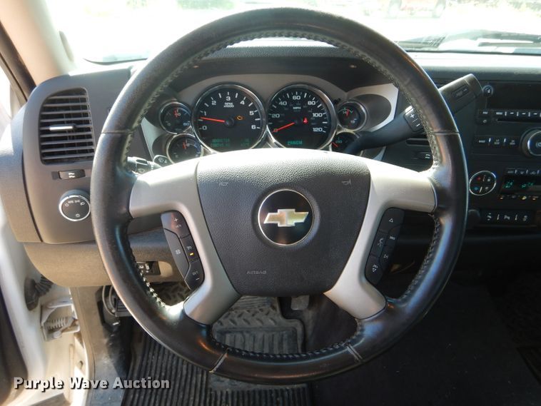 image for item HM9617 2013 Chevrolet Silverado 1500LT  Ext. Cab pickup truck