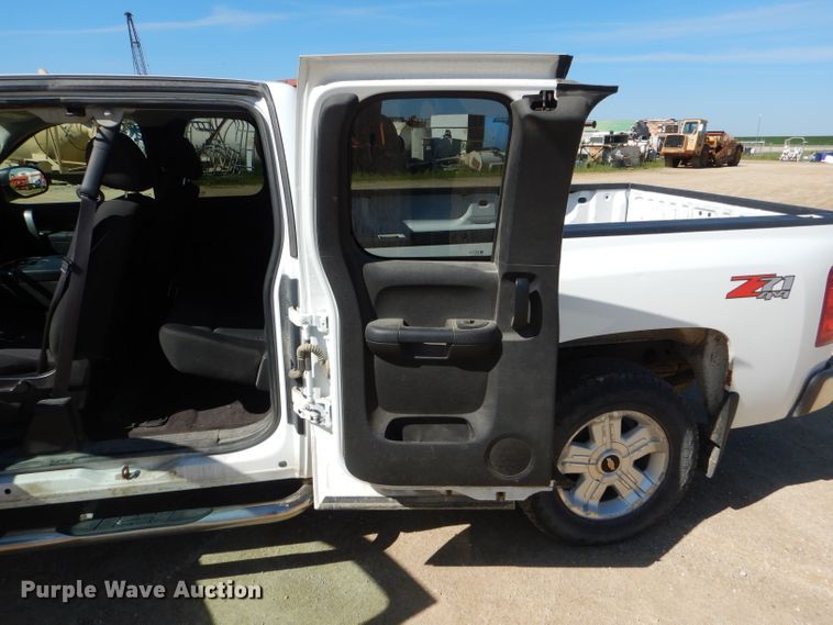 image for item HM9617 2013 Chevrolet Silverado 1500LT  Ext. Cab pickup truck