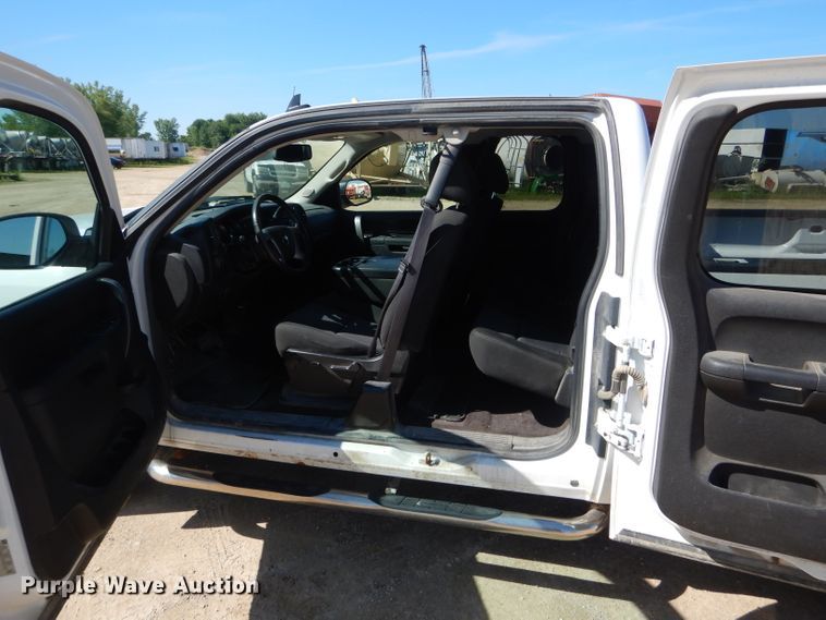 image for item HM9617 2013 Chevrolet Silverado 1500LT  Ext. Cab pickup truck